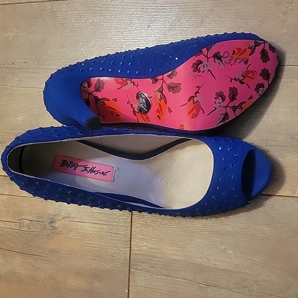 Womans "Betsey Johnson", Blue with blue Rhinestones, High heels size 7.5 - Picture 2 of 4